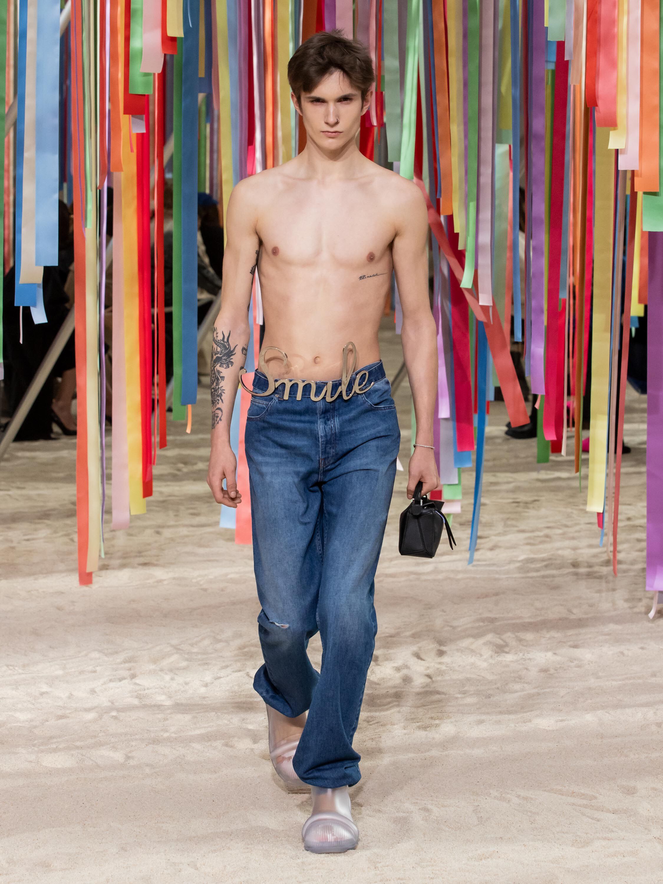 最も  Runway LOEWE · collection men's 2022 Fall-Winter · その他